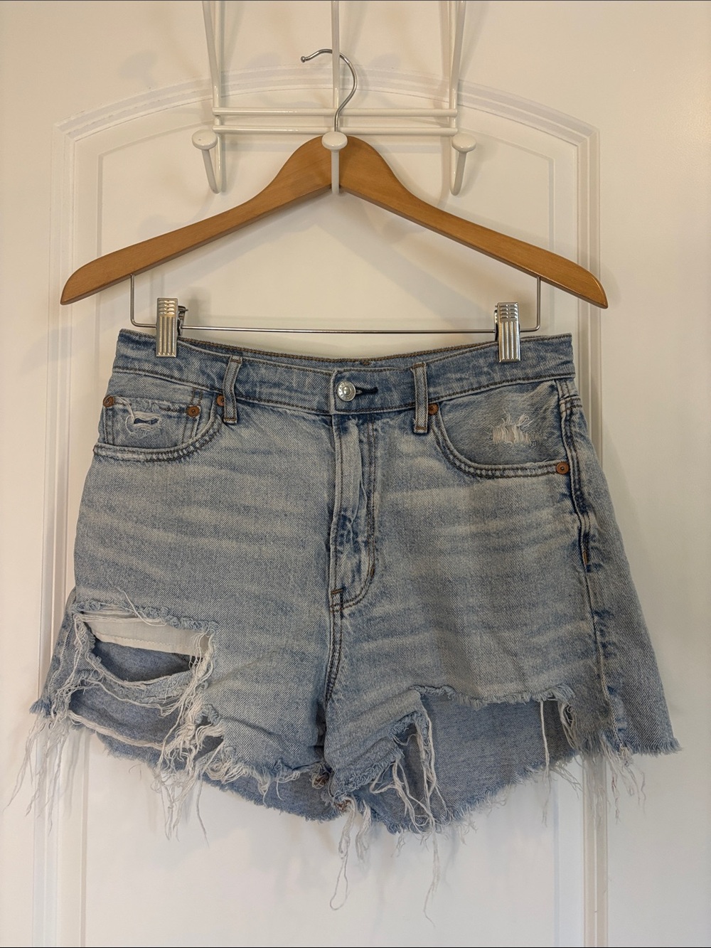 American Eagle Highest Rise 90s Boyfriend Short Distressed Size 8